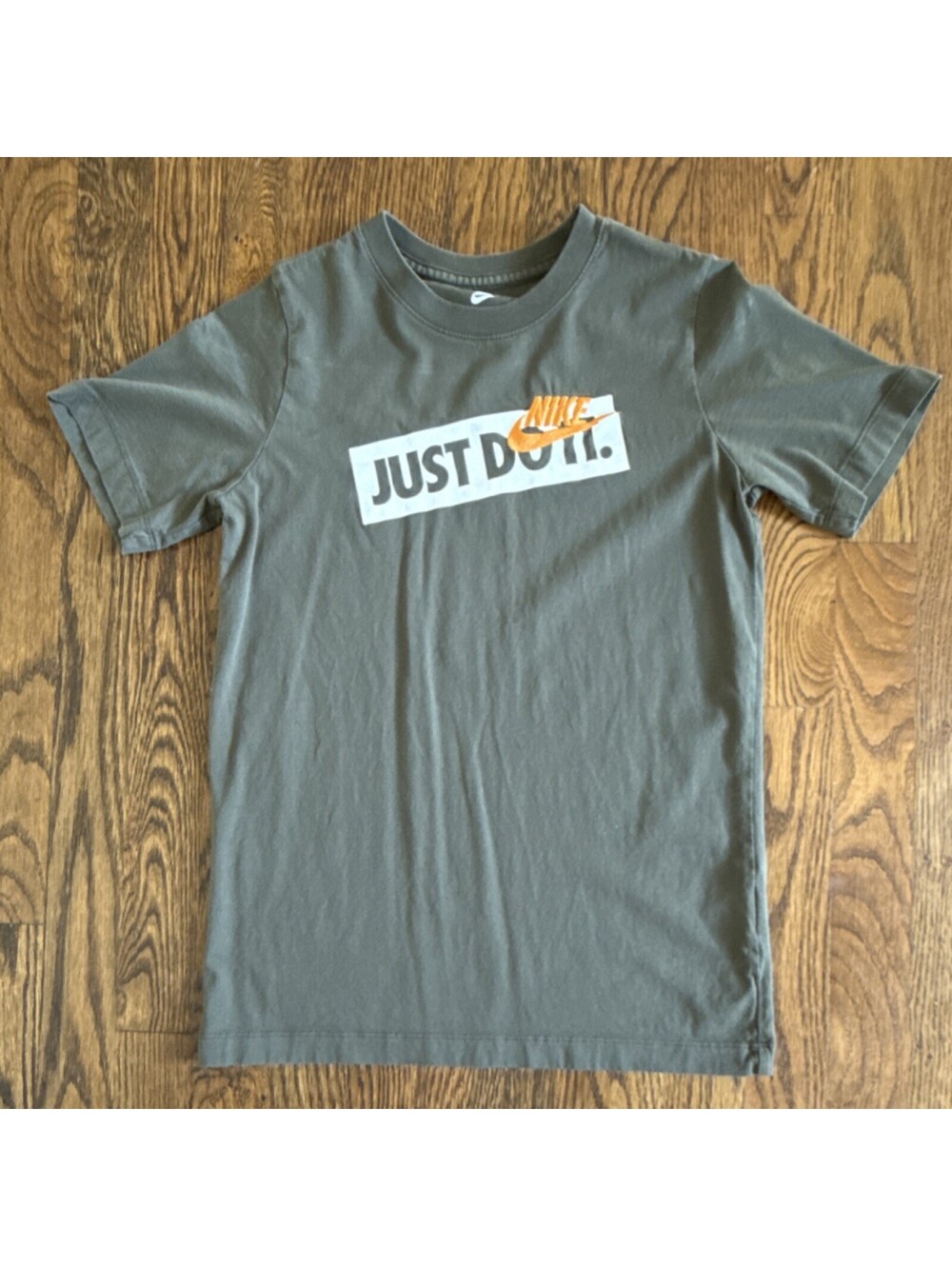Nike Youth The Nike Tee Just Do It Gray Graphic Logo Regular Fit T-Shirt Size L